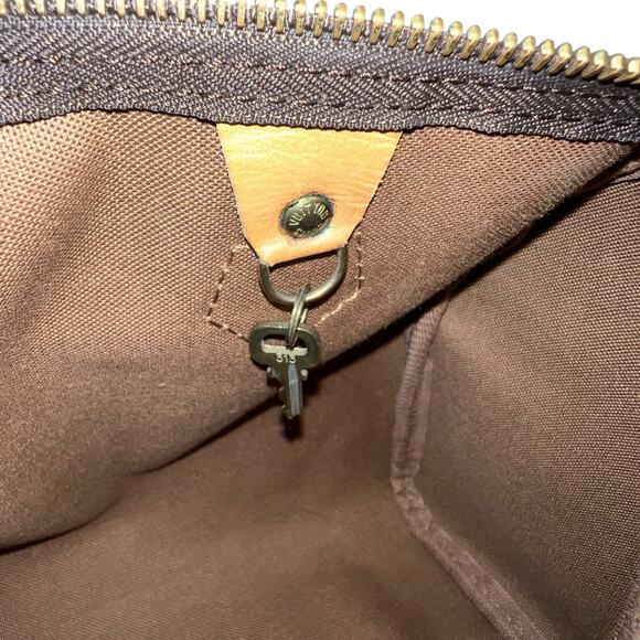 Louis Vuitton Monogram Speedy 25 Bag - Picture 5 of 8